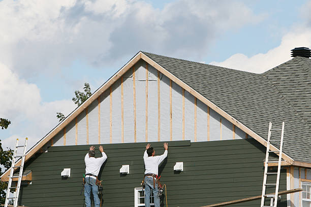 Professional Vinyl Siding technician working in Clifton, VA